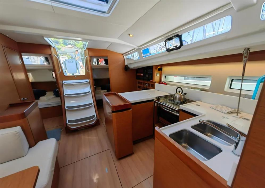 Sun Odyssey 440