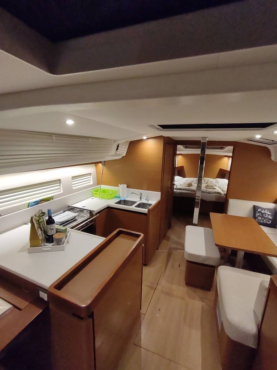 Sun Odyssey 440