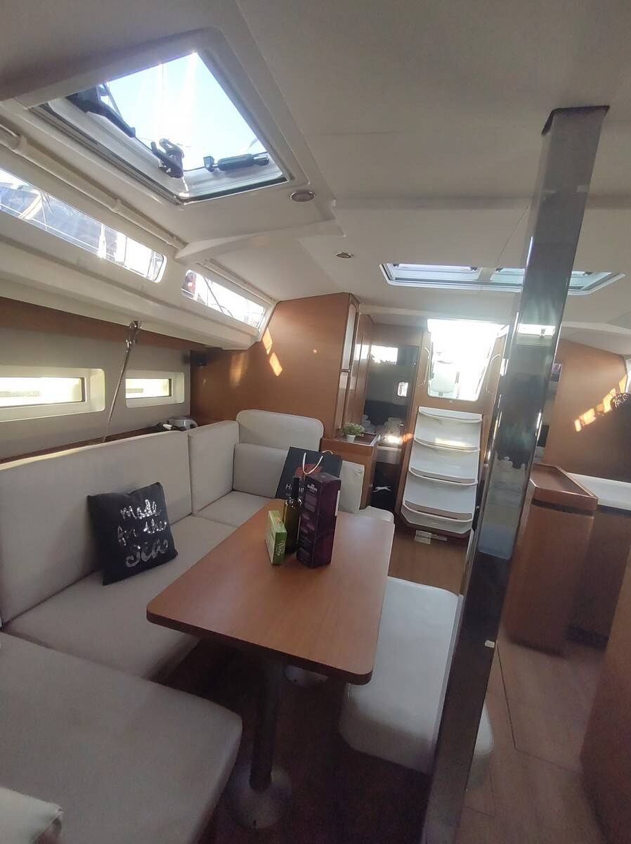 Sun Odyssey 440
