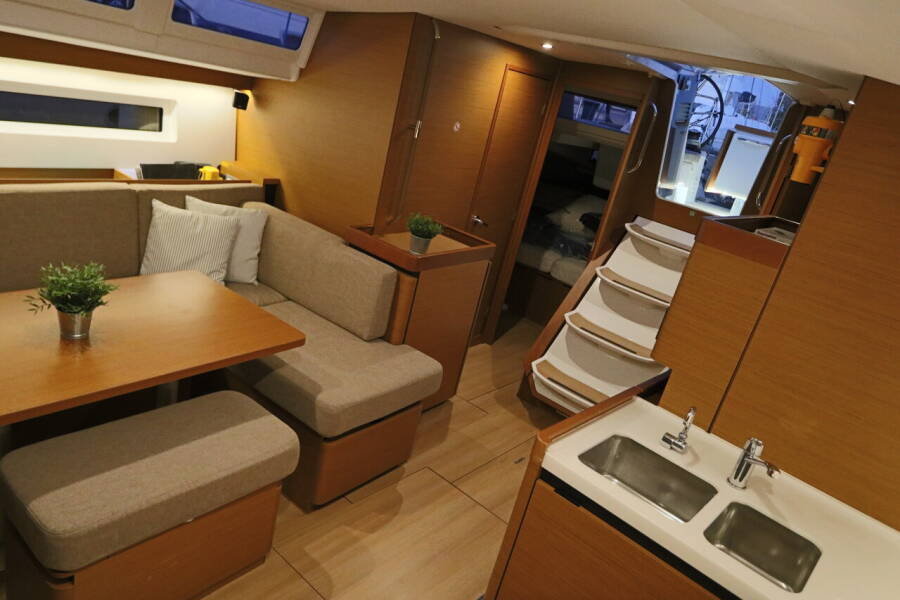 Sun Odyssey 490