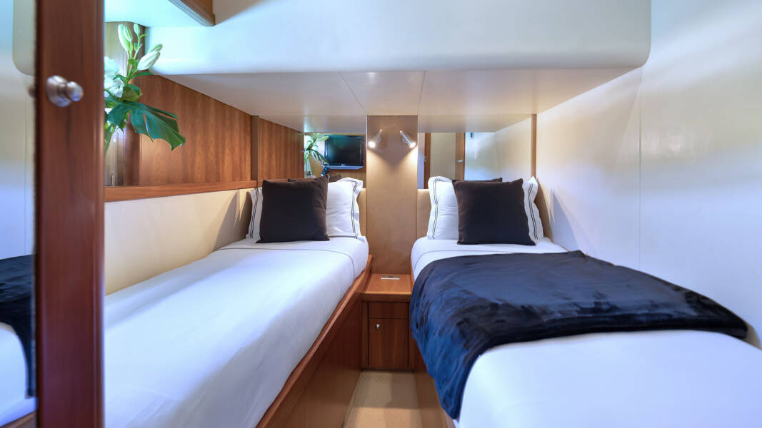 Sunseeker Predator 72