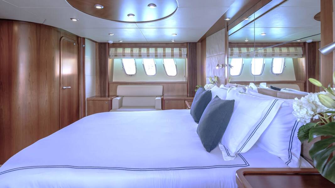 Sunseeker Predator 72